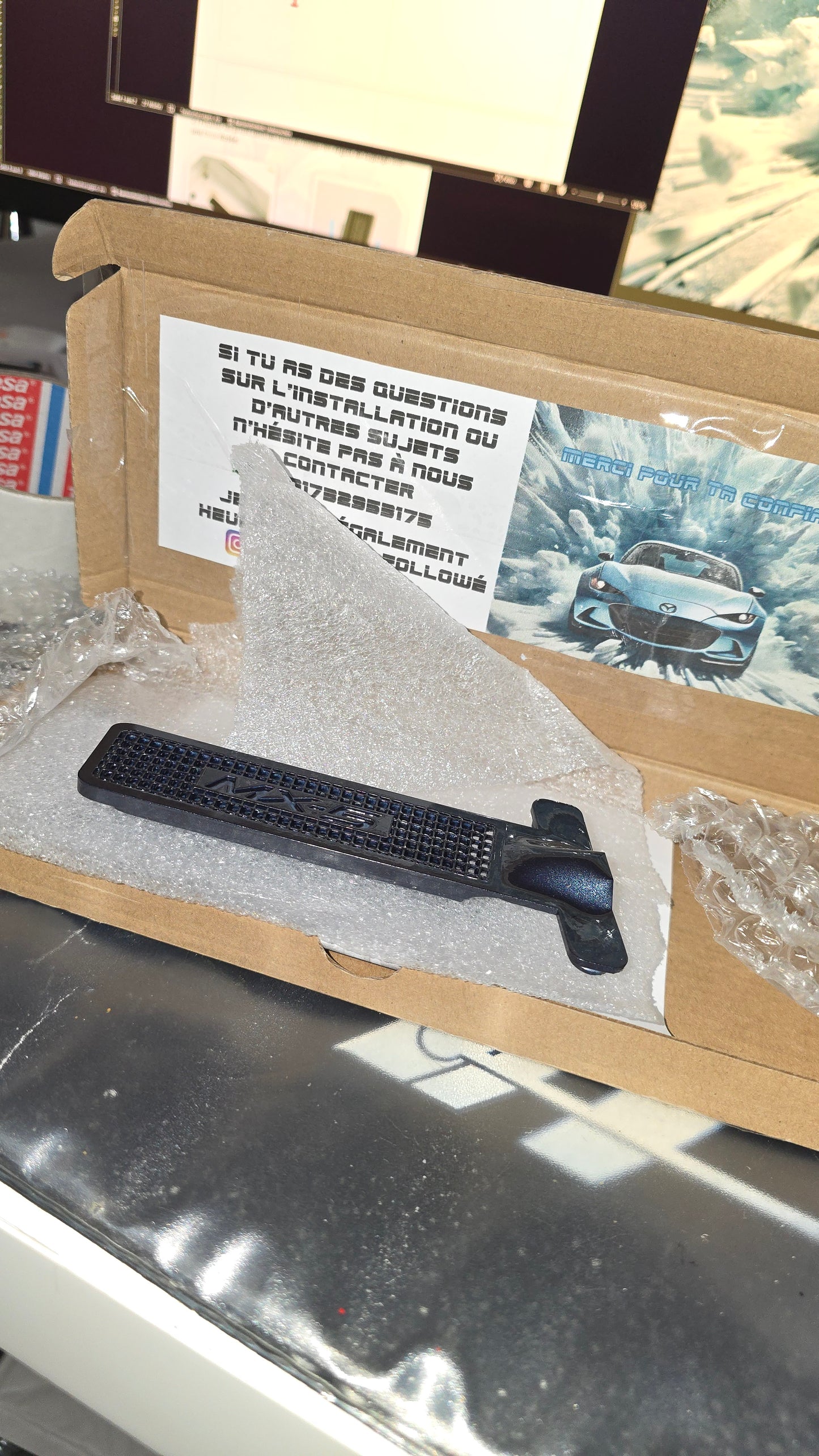 Dirt trap grille - for slot in metal structure in engine compartment side