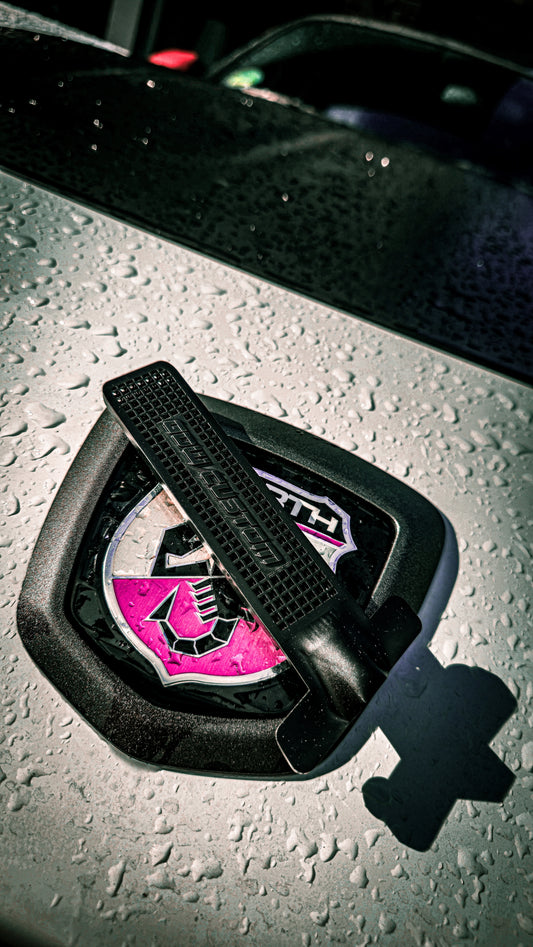 Dirt trap grille - for slot in metal structure in engine compartment side